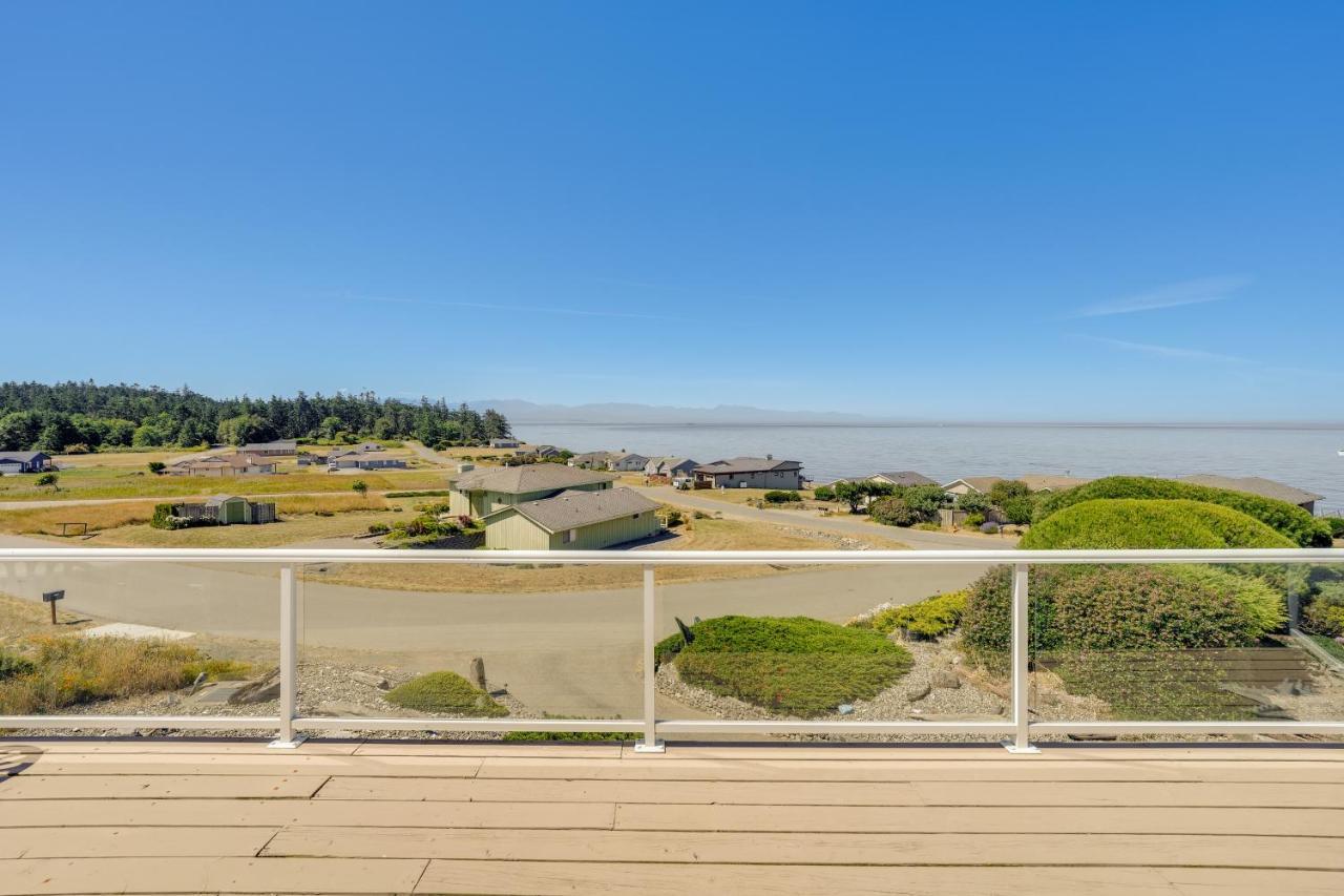 Stunning Home In Coupeville With Deck And Beach Access Exteriör bild