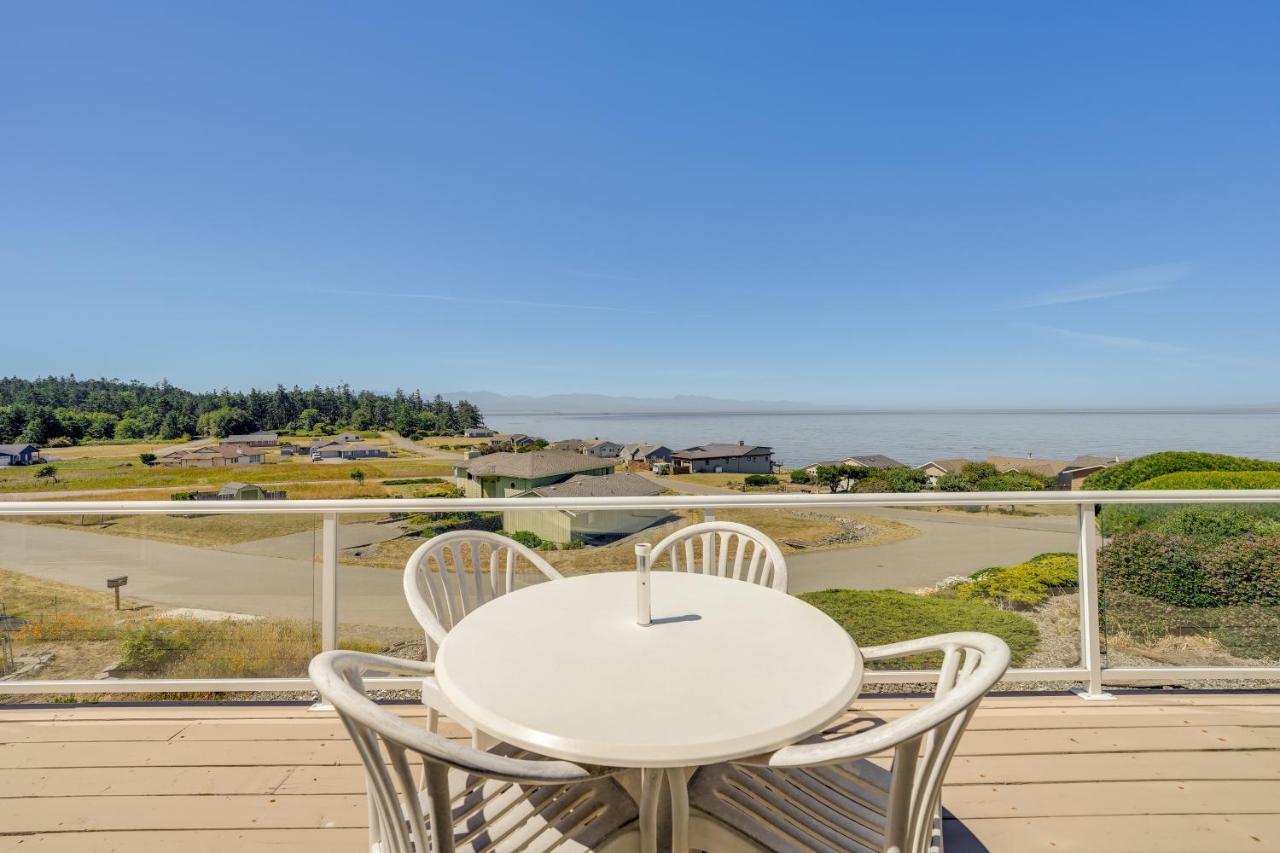 Stunning Home In Coupeville With Deck And Beach Access Exteriör bild