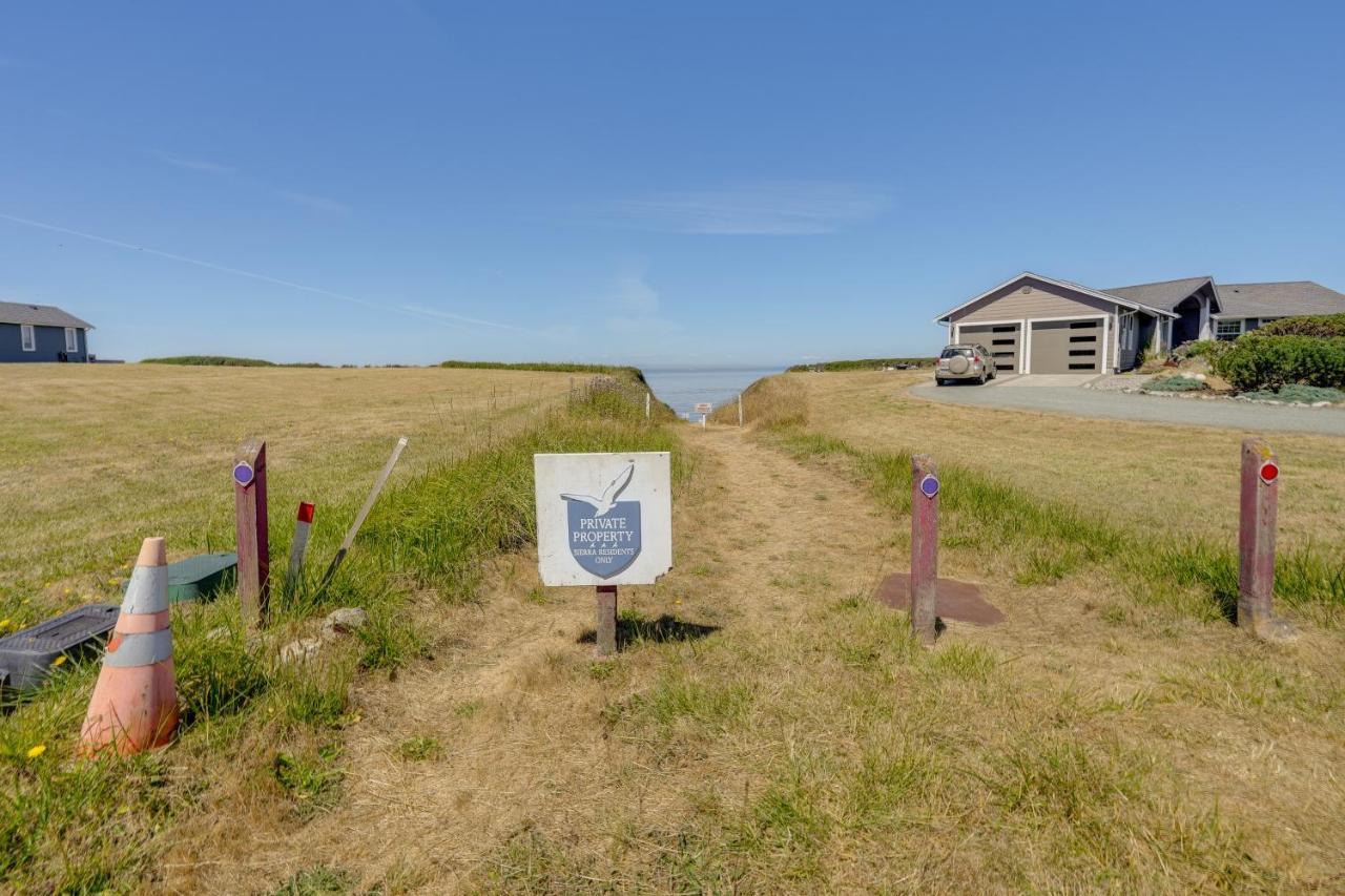 Stunning Home In Coupeville With Deck And Beach Access Exteriör bild